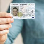 «Βουλιάζουν» τα αστυνομικά τμήματα – Τεράστιες ουρές από τα χαράματα για νέες ταυτότητες και διαβατήρια