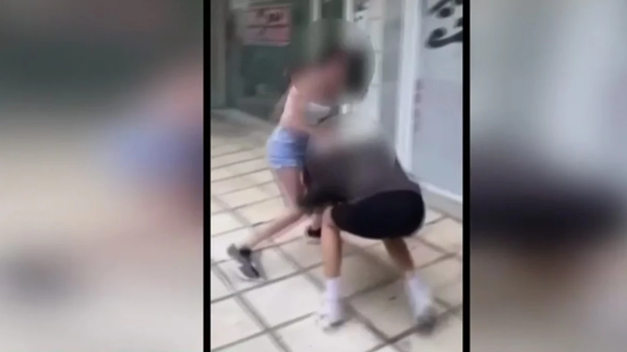 Άγριος ξυλοδαρμός 15χρονης στο Ηράκλειο: Την χτύπησαν στο κεφάλι, ενώ άλλη ανήλικη βιντεοσκοπούσε