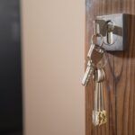 Ειδικός σε θέματα ασφάλειας προειδοποιεί: Το να αφήνετε το κλειδί πάνω στην πόρτα είναι τεράστιο λάθος