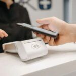 IRIS: Στέλνεις 50 ευρώ σε φίλο ή 500 ευρώ στο παιδί σου; Πότε οι μεταφορές θεωρούνται εισόδημα